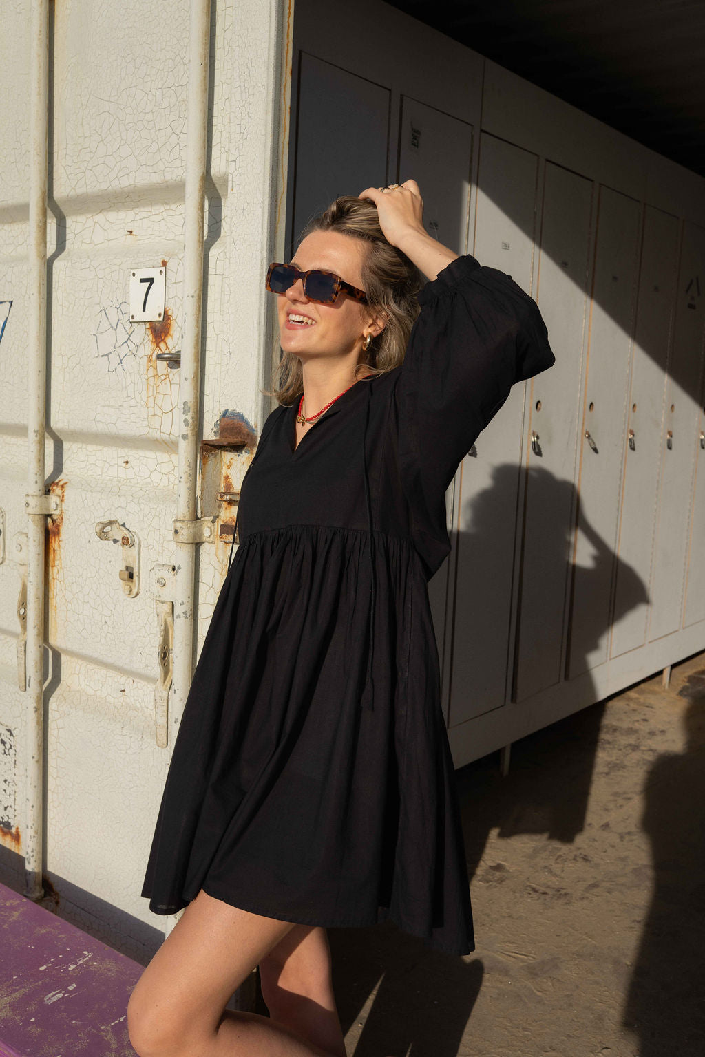 Zwarte mini jurk met ballonmouwen