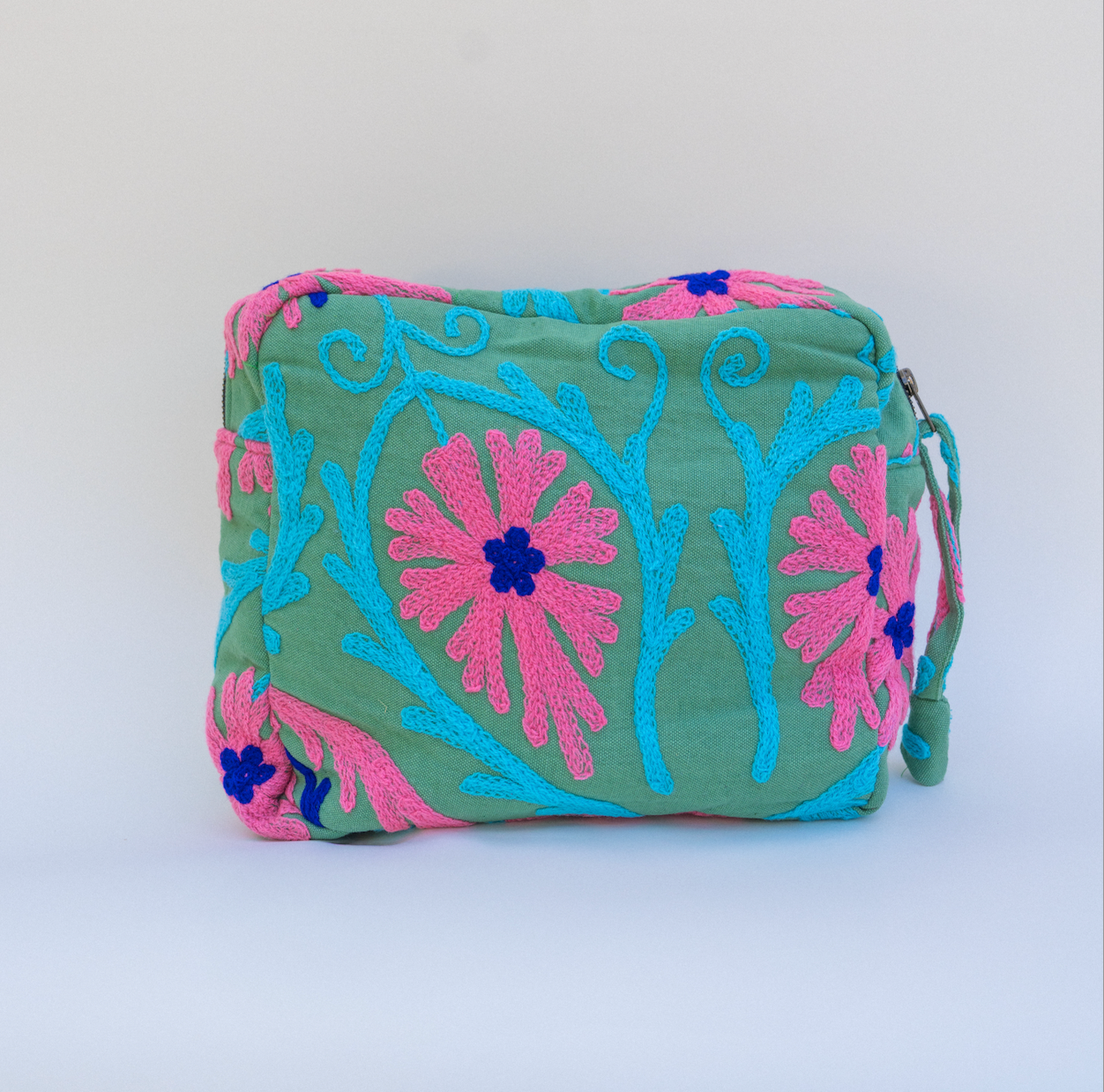 Toilettas Embroidera